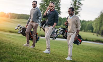 Mænd på golfbanen